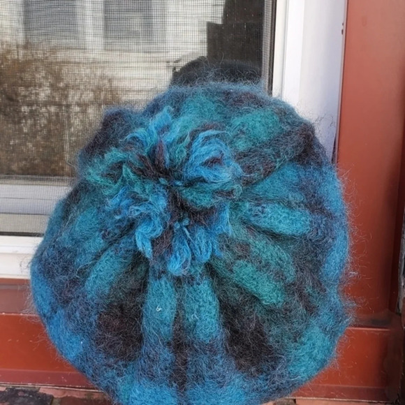 Donegal plaid slouchy beenie - Picture 5 of 6